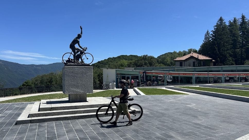 Arena e pavimentazione. Il Ghisallo cambia volto