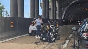 Auto e moto si scontrano sulla A9, ferito un uomo di 37 anni