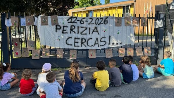 “Perizia cercasi”: la protesta dei genitori di Caslino per la scuola chiusa