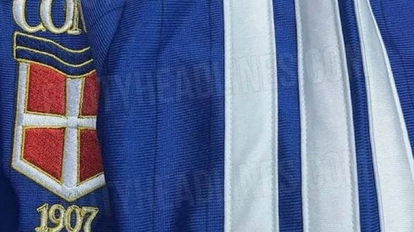 Torna lo stemma vero. Sulle maglie riecco il simbolo della città