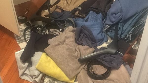 I ladri in casa mentre sono in vacanza. «Ridatemi gli oggetti di mia figlia morta»