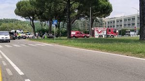 Incidente tra tre veicoli: coinvolti anche bambini