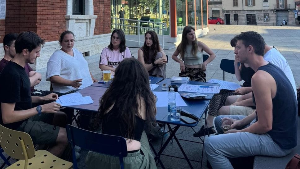 «Dibattiti, musica, arte e cinema». I giovani di Cantù reclamano spazi