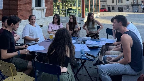 «Dibattiti, musica, arte e cinema». I giovani di Cantù reclamano spazi