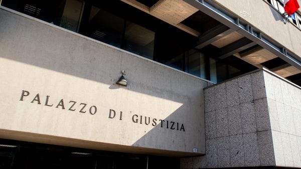 «Metteva i ragazzi contro la famiglia». Allenatore di basket finisce a processo 