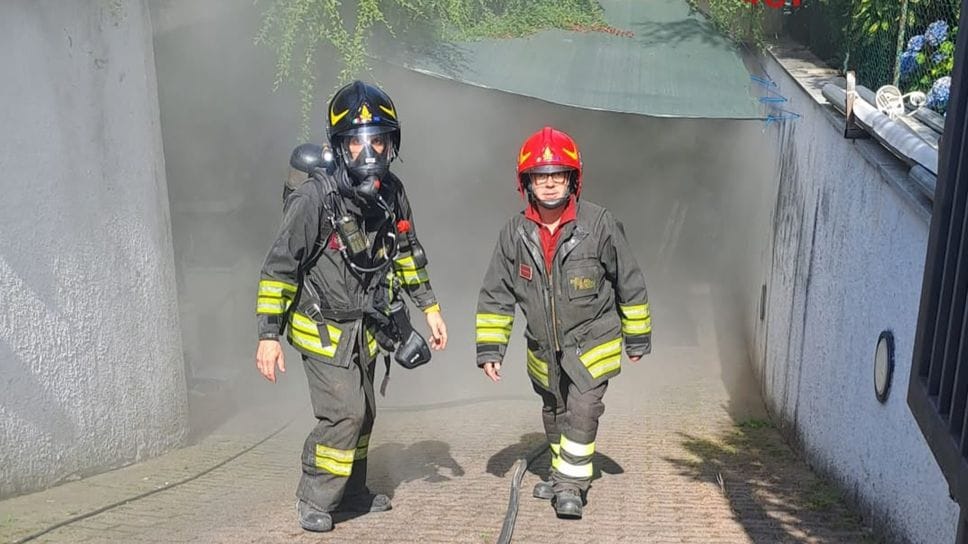 Mozzate, incendio in cantina. Sul posto i vigili del fuoco
