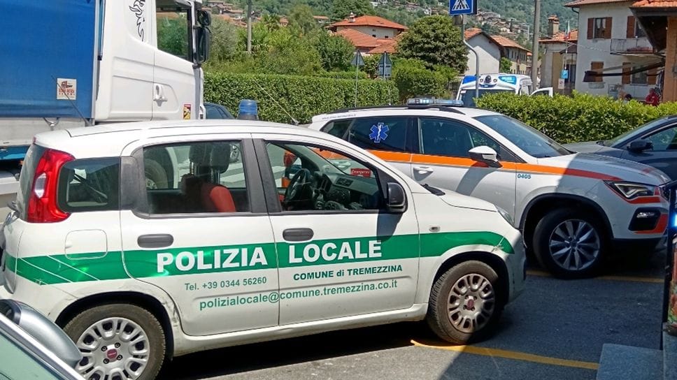 Regina, ciclista a terra dopo un malore. Lunghe code sulla statale