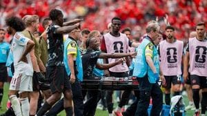 Mondiali di calcio, choc durante Canada-Qatar: gamba spezzata per Ismaël Koné dopo un durissimo tackle di Madibo