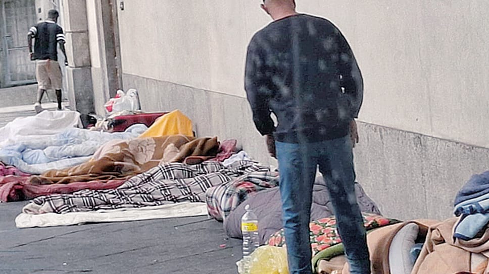 Senzatetto a Como, «necessario un dormitorio aperto tutto l’anno»