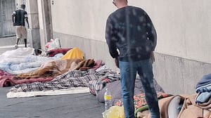 Senzatetto a Como, «necessario un dormitorio aperto tutto l’anno»