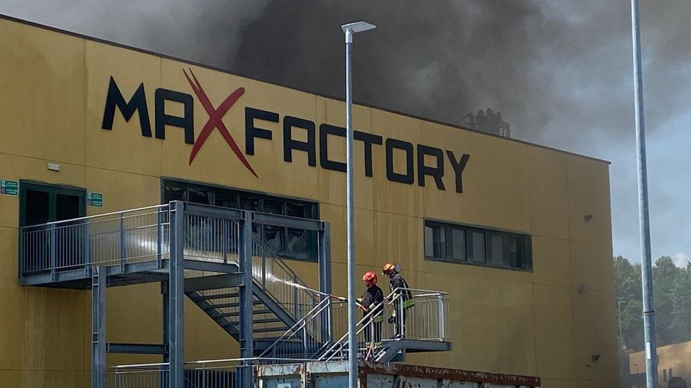 Edificio sotto sequestro dopo l’incendio: si indaga sulle cause