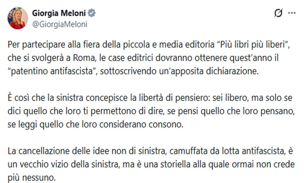 Il patentino antifascista seppellito da una risata