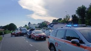 Albavilla, tamponamento a catena: traffico in tilt, due feriti lievi