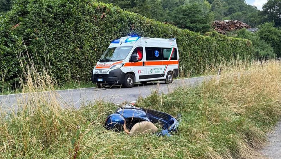 Scontro tra due moto a Lasnigo, ragazzo in fin di vita