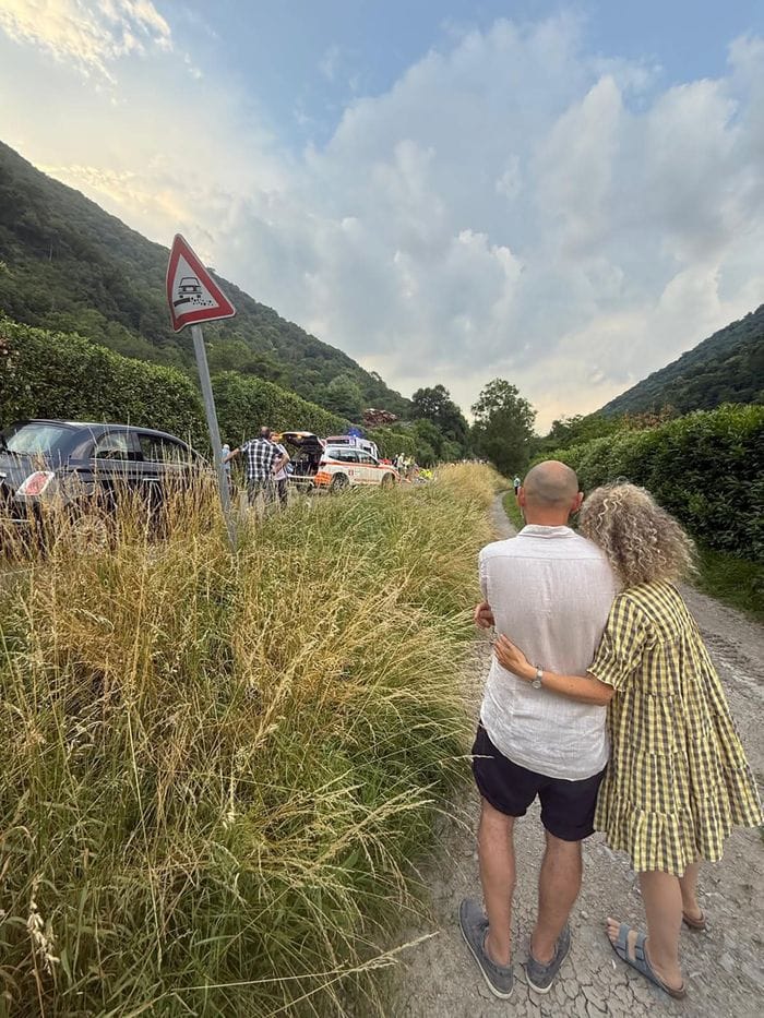 Scontro tra due moto a Lasnigo, ragazzo in fin di vita