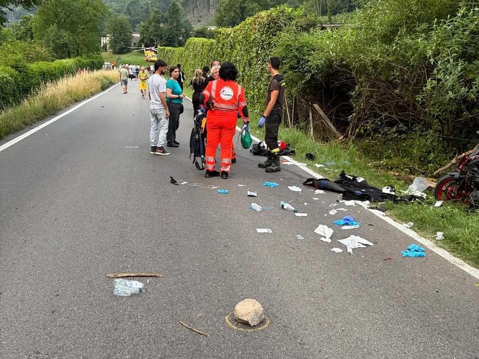 Scontro tra due moto a Lasnigo, ragazzo in fin di vita