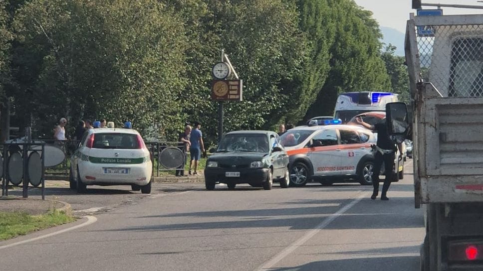Ragazza di 18 anni investita a Cantù. Soccorsa in codice giallo