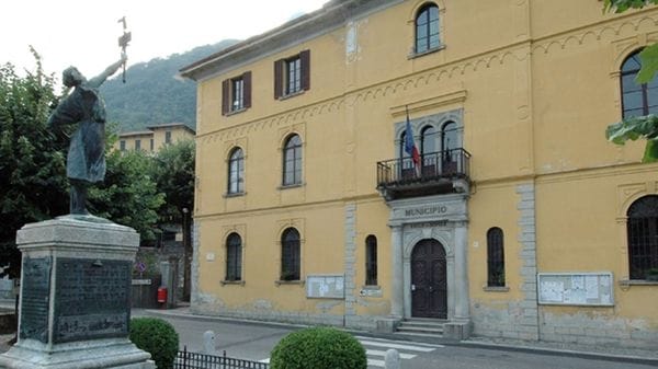 Dipendenti comunali in stato d’agitazione. Pozzi: «Mai successo». Premoli: «Risolto»