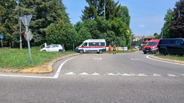 Ennesimo schianto sulla provinciale 32: il caso delle precedenze atipiche riaccende la rabbia