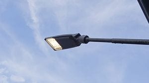 Lampioni accesi in pieno giorno a Cabiate