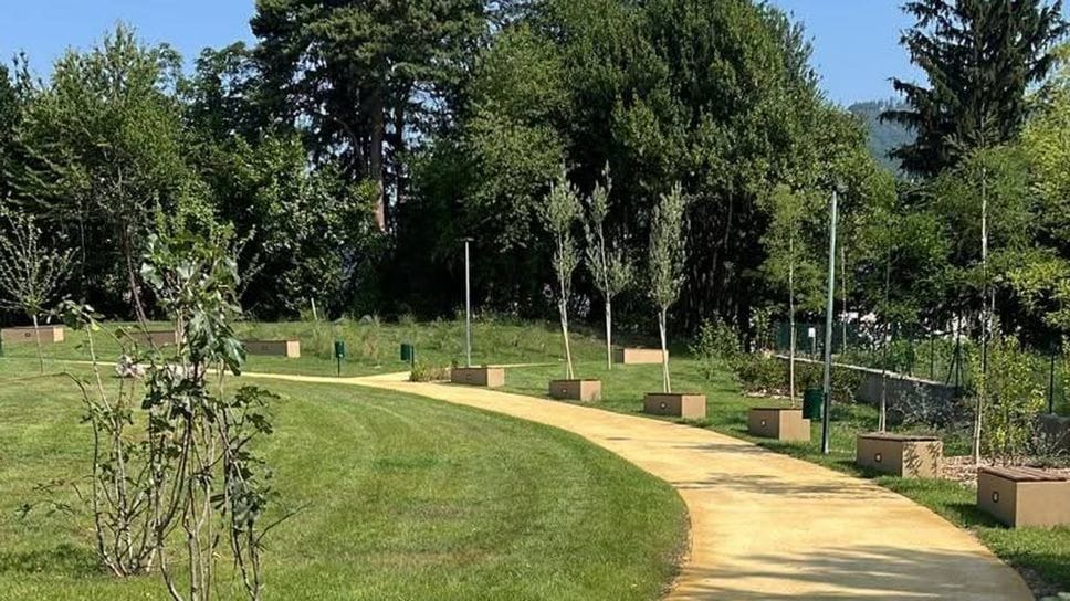 Lipomo, apre il nuovo parco del Tiran nel segno della memoria di don Roberto