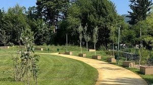 Lipomo, apre il nuovo parco del Tiran nel segno della memoria di don Roberto