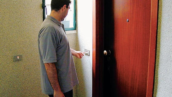 Maresciallo, 112 e perito, tutti finti: il furto riesce