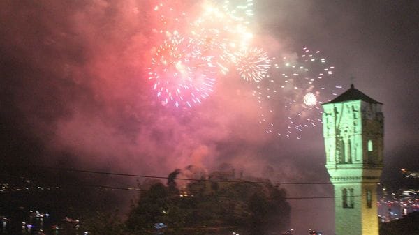 Fuochi, che passione: in 15mila persone al grande spettacolo