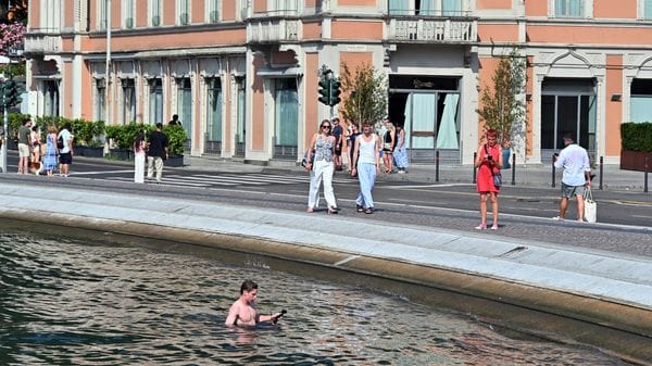 Dai ventilatori portatili ai tuffi proibiti: quali soluzioni anti-caldo vedete intorno a voi?