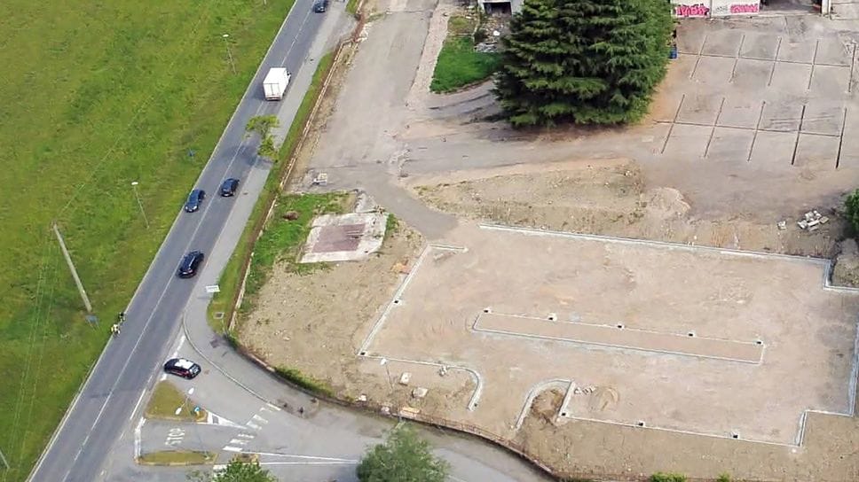 Ex Gajum, c’è anche la rotonda. Cambia l’ingresso del paese