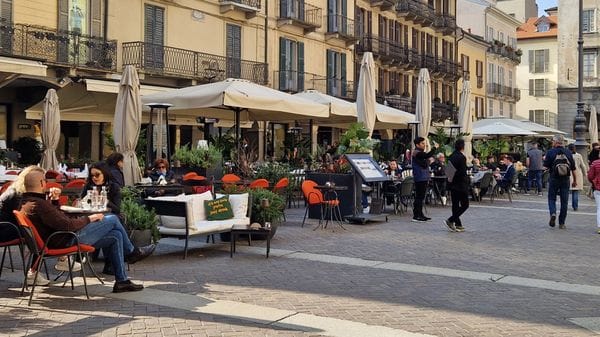 Servizi al dettaglio,  la crescita rallenta. Bene alloggi, ristorazione e turismo