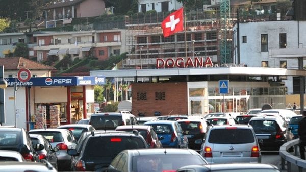 Blocco dei ristorni ai Comuni di frontiera, il Pd: «Ora Fontana ritiri la tassa sulla salute»