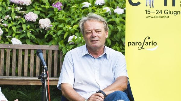 Media Inglese, puntata da Paz. Ospite Leo Turrini. E la canzone su Nico