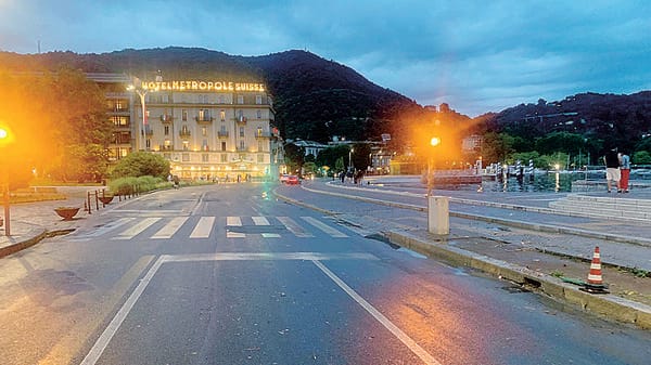 Piazza e lungolago sott’acqua: «Colpa dei tombini otturati»