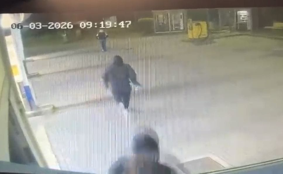 Ecco le immagini della spaccata Il blitz è di una banda di ragazzi