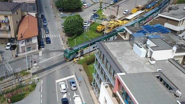 Milano-Asso, si prolunga in cantiere: altre due notti con le sbarre abbassate