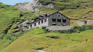 Ristrutturazione per il San Jorio: chiude un anno il rifugio più alto