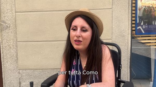 Barriere architettoniche a Como, un giro con  Francesca: «Il lungolago? Un disastro»