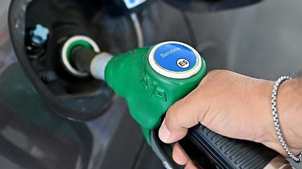 Benzina, sconto confermato fino a luglio. Ma il diesel torna sopra i 2 euro al litro