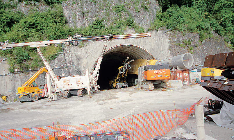 Ripartito il cantiere della Variante: dieci camion al giorno di materiale
