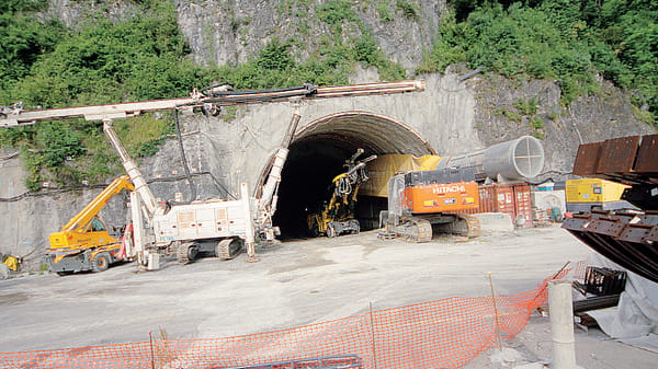 Ripartito il cantiere della Variante: dieci camion al giorno di materiale
