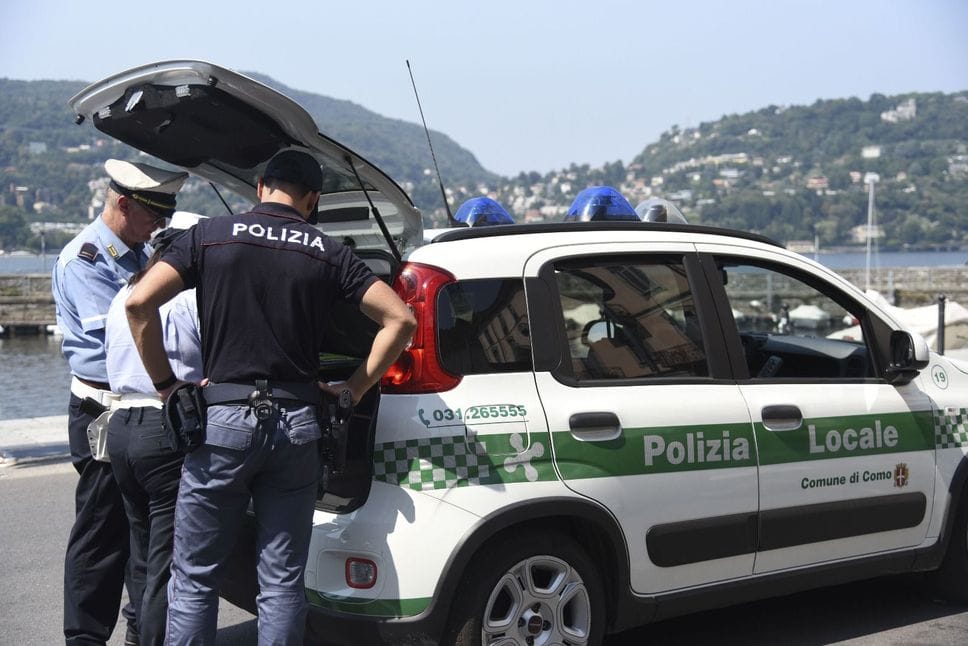Como, doppio blitz della Polizia Locale: controlli sulla sicurezza e sul decoro urbano 