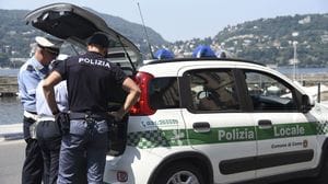 Como, doppio blitz della Polizia Locale: controlli sulla sicurezza e sul decoro urbano 