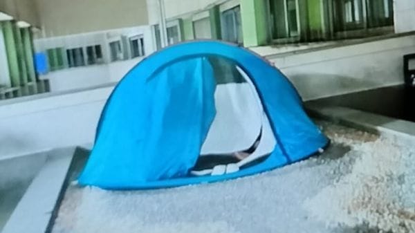 Pronto soccorso del Sant’Anna, spunta una tenda