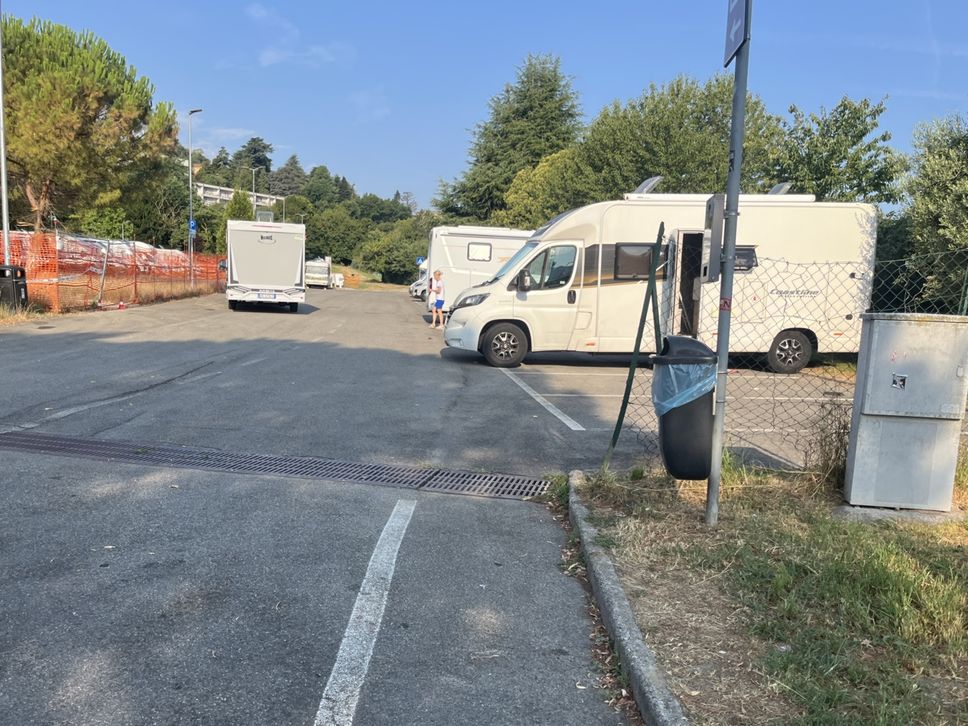 Un’estate da camper. La città è invasa, ma quanti abusivi