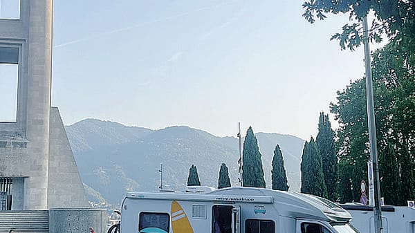 Un’estate da camper. La città è invasa ma quanti abusivi