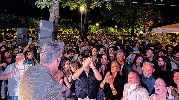 Mozione anti caos per gli eventi in Riva: «Addetti alla sicurezza e niente vetro»