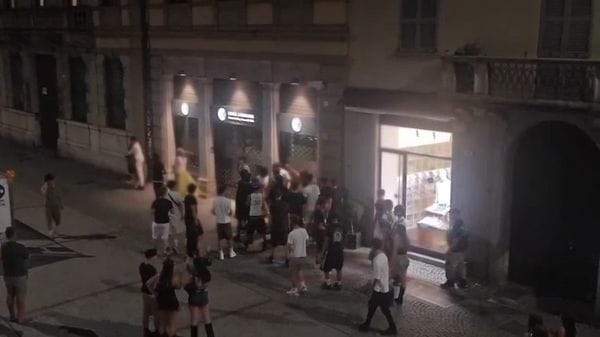 Zona piazza Volta, botte, urla e caos