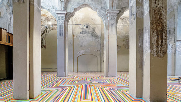 Palazzi e sculture, una via da guardare