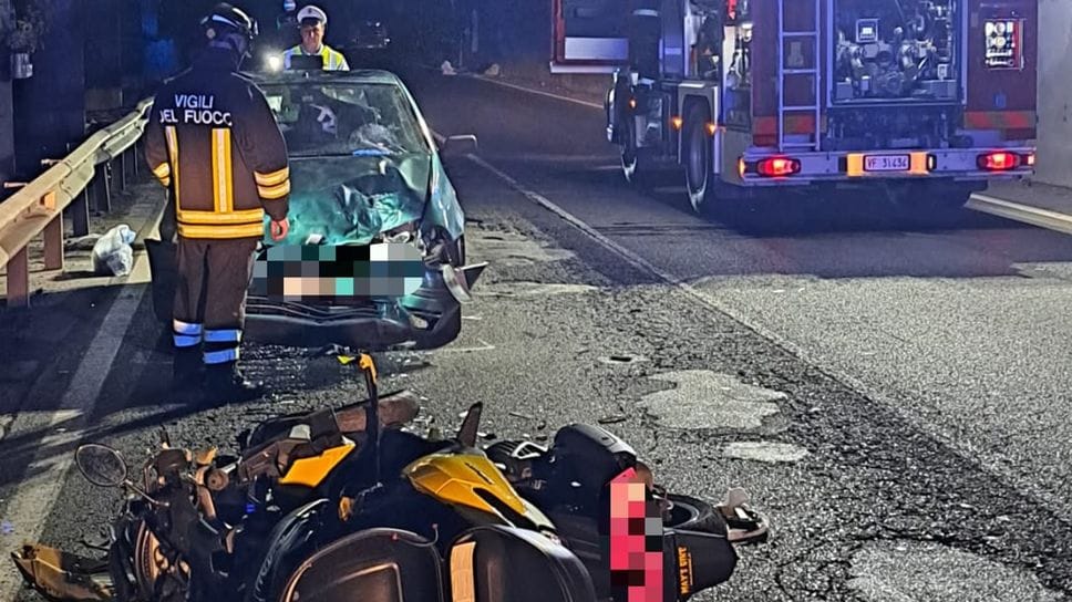 Scontro auto e moto in via Brogeda: tra le persone soccorse c’è un codice rosso